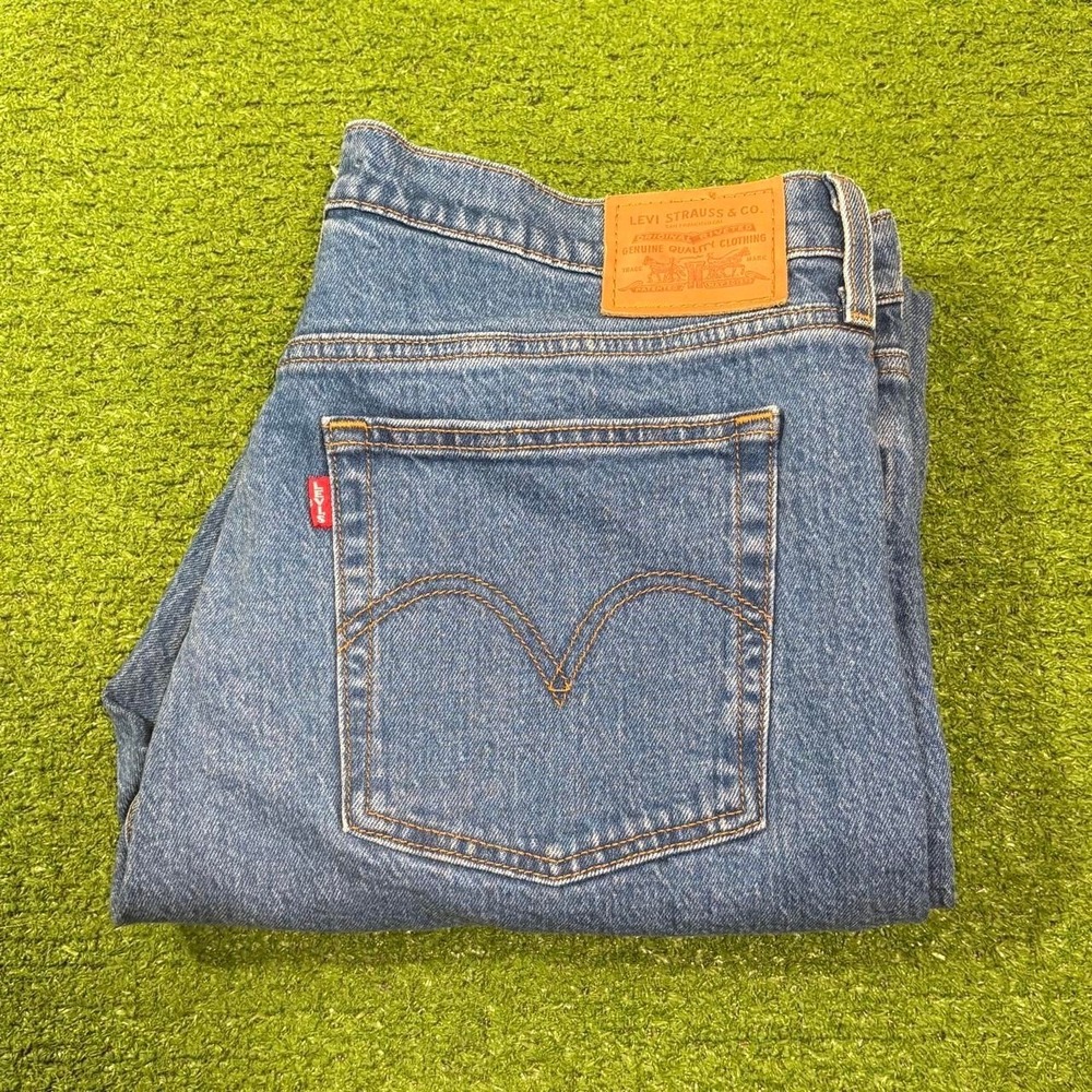 Levi's Wedgie Straight Jeans Women's Size 32 Button Fly Denim Streetwear